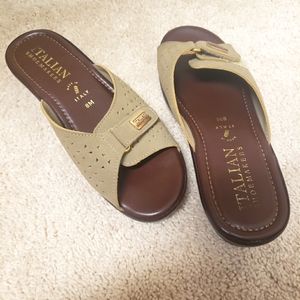 Tan size 8 Italian Shoemakers Sandal/Wedge